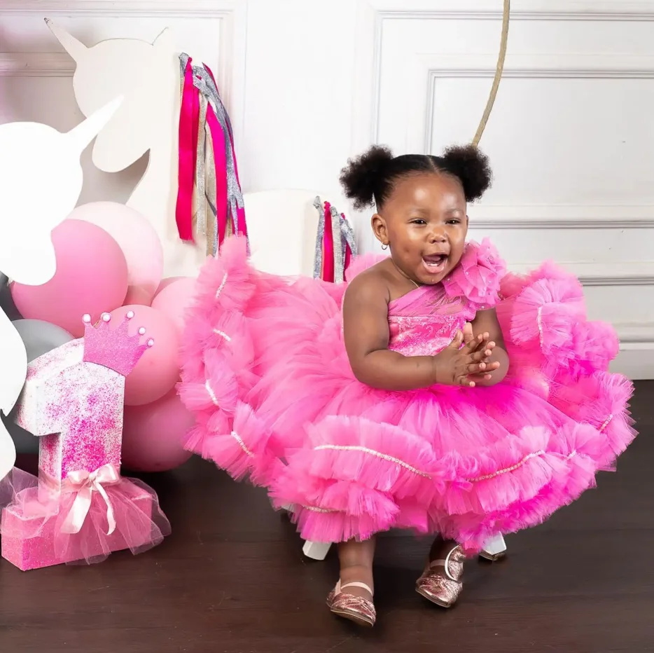 Abiti da ragazza di fiori rosa con una spalla abiti da ballo con perline floreali vestito da festa di compleanno per ragazze vestito da Tutu per bambini