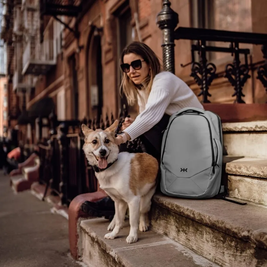 حقيبة ظهر للكمبيوتر المحمول من Knack Small Series 2 تناسب أجهزة الكمبيوتر المحمولة مقاس 16 بوصة - حقيبة ظهر Knack المعتمدة من TSA للسفر القابل للتوسيع B