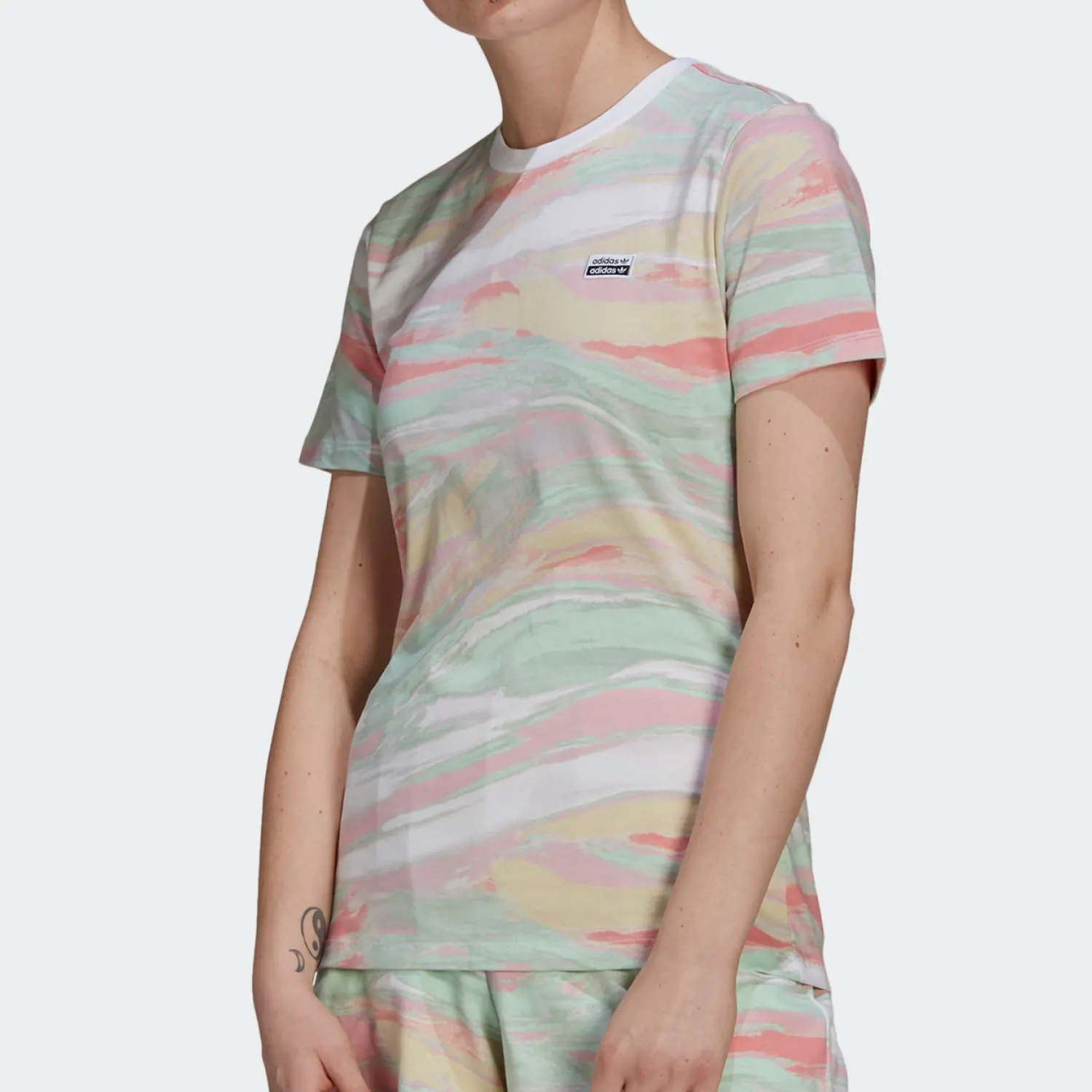 

Adidas Genuine Product Current Season Женская повседневная футболка с круглым вырезом Adidas Originals GN4286