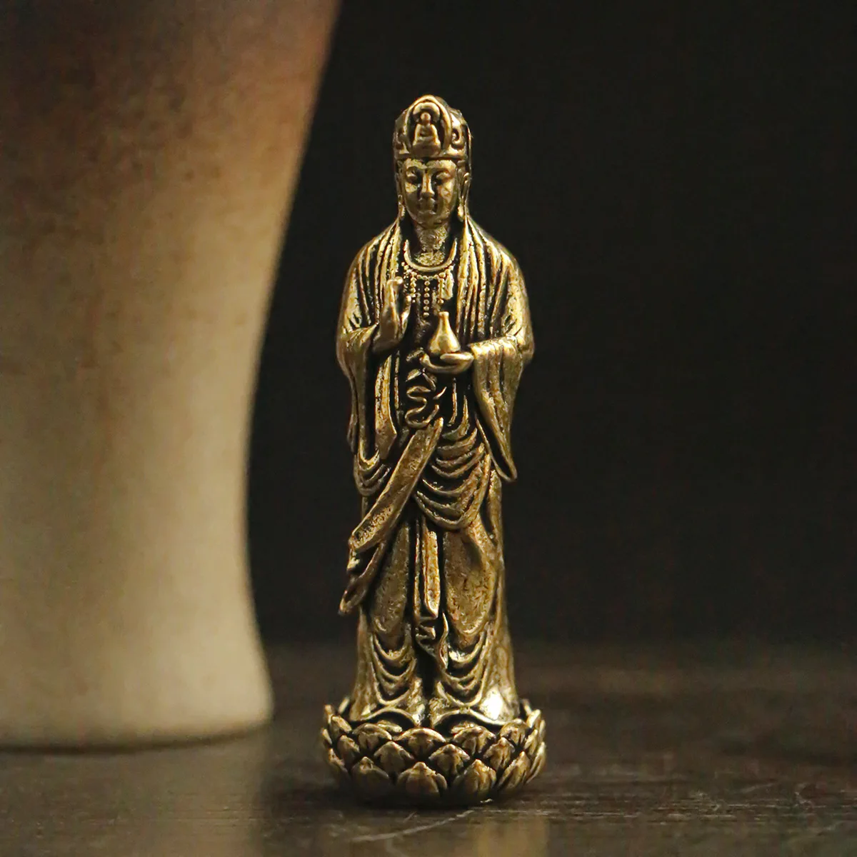 1 piece of brass vintage lotus base Guanyin Bodhisattva ornaments Guanyin Buddha statue home