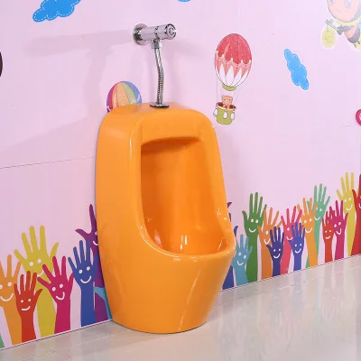 Urinario colorido montado en la pared urinario prensado a mano de cerámica urinario para niños de jardín de infantes montado en la pared