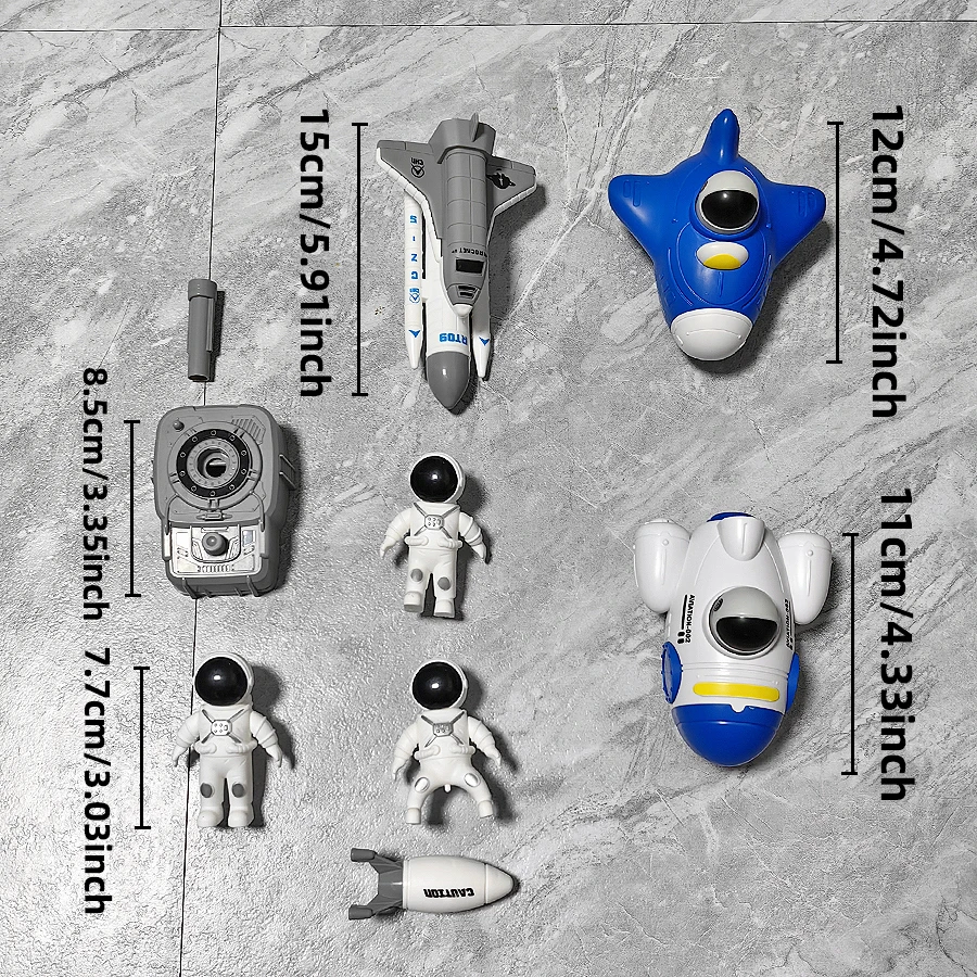 ชุดของเล่นธีมอวกาศสำหรับเด็กผู้ชาย สามารถปล่อยกระสวยอวกาศได้ นักบินอวกาศ 3 คน และชุดประกอบด้วยจรวดและยานอวกาศ