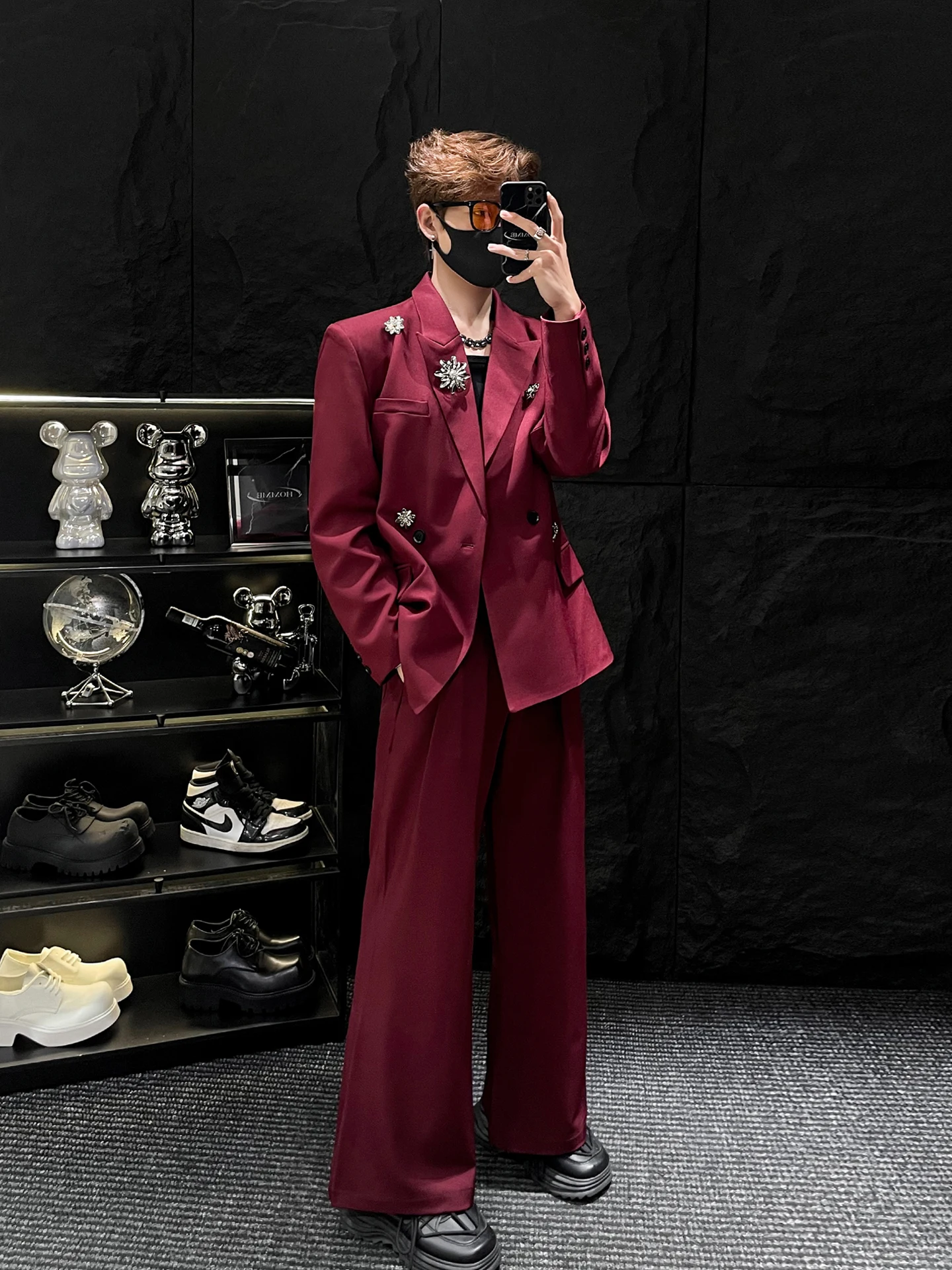 

Металлический значок-брошь для декора, красный костюмный комплект для мужчин, свободный крой, с подплечниками, двухсекционный костюм, молодежный тренд, весенне-осенняя одежда