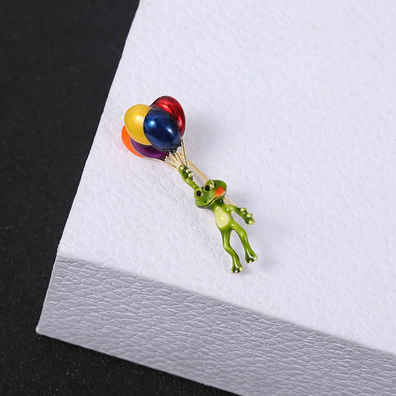 Classic Enamel Frog Umbrella Brooch For Women Men Fashion Vintage Creative Badges Accessories Unisex Clothing Bag Buckle Pins