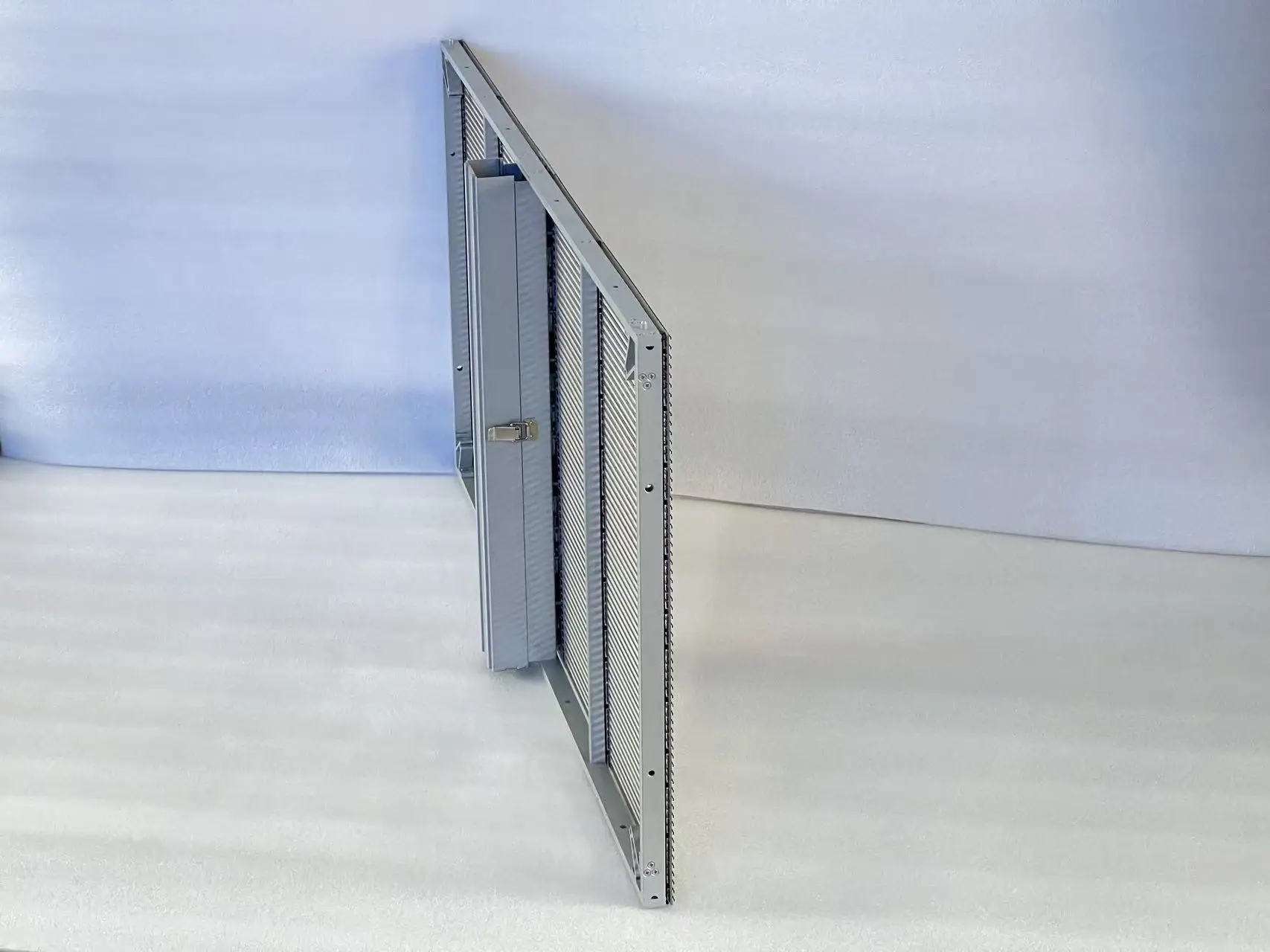 Pantalla transparente de rejilla LED a todo color Pantalla LED personalizada delgada para interiores y exteriores Pantalla transparente 3D cuadrada