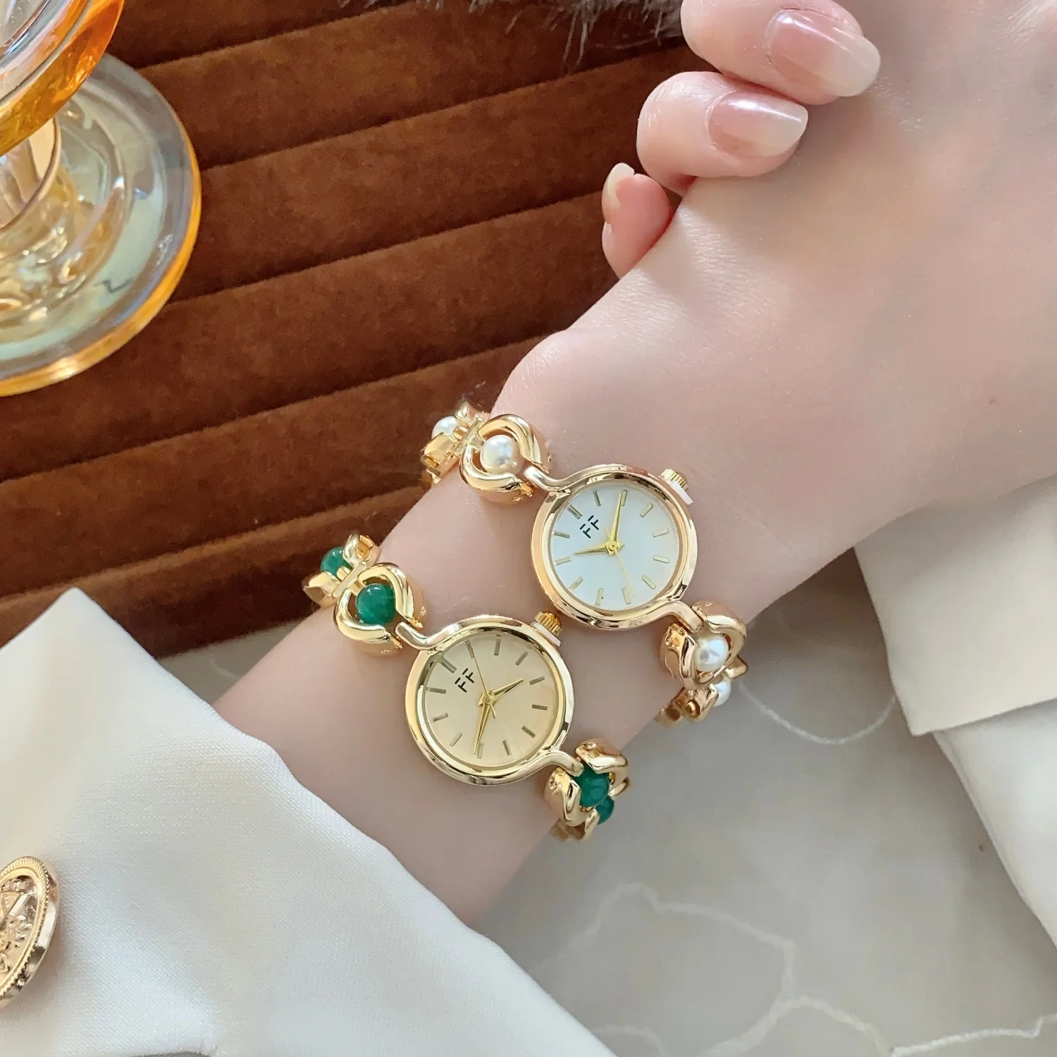 Elegant Round Watch for Women - Stones Watches & Jewelry In Sweden Ab 评论和价格
