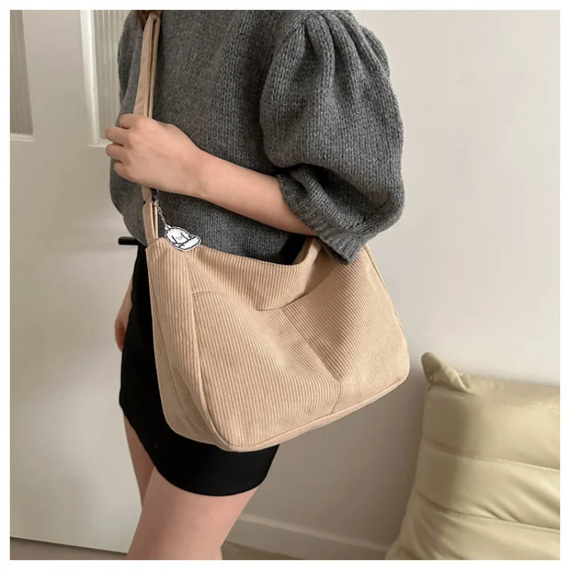 Borsa a tracolla da donna, borsa casual a righe di grande capacità con chiusura a cerniera, graziosa toppa per cappello, perfetta per l'uso quotidiano