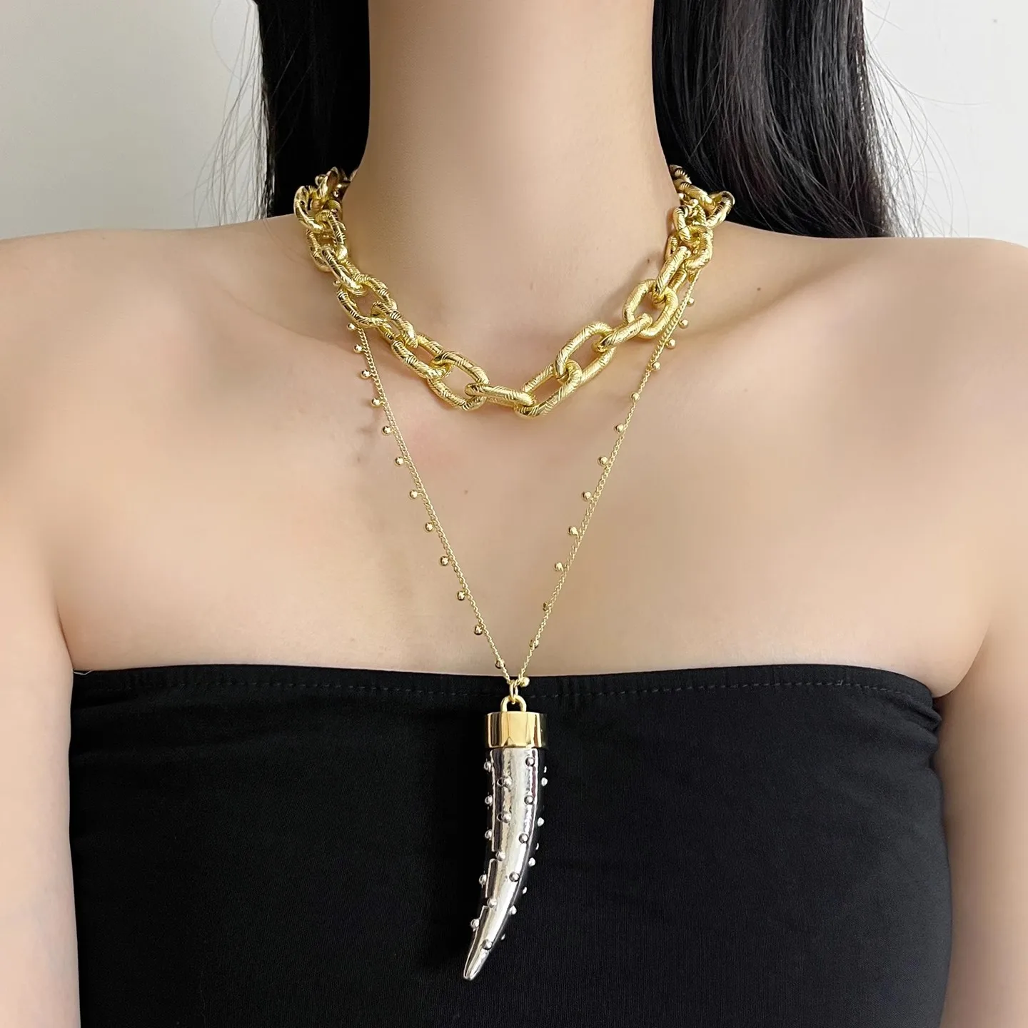 Luxury Minimalist Double-layer Thick Chain Bag Pendant Collar European Heavy Industry Design Exaggerated Horn-shaped Accessory