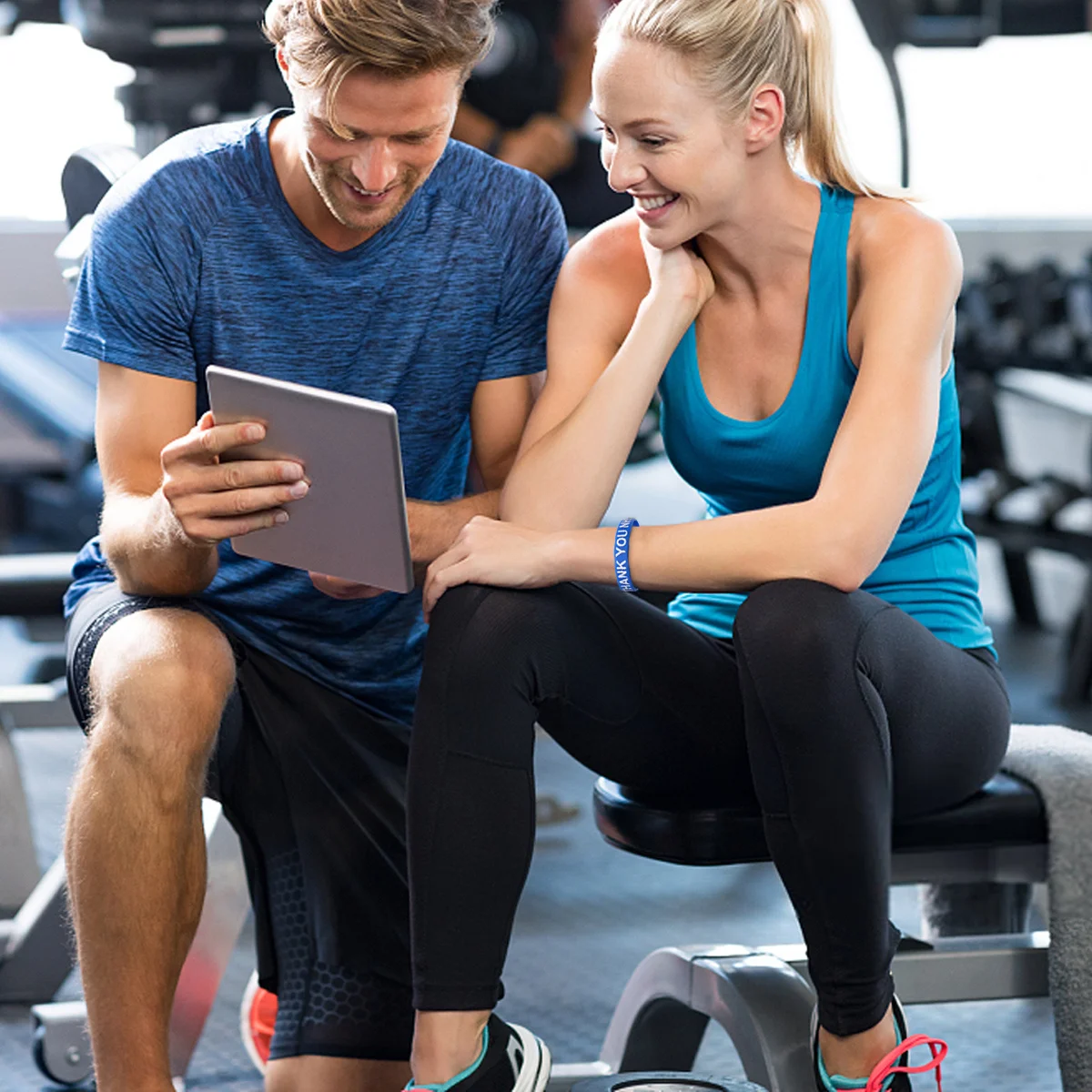 

2 шт. силиконовые браслеты с надписью «Спасибо», гладкие, удобные, легкие, модный аксессуар для повседневного ношения, стильный аксессуар для рук