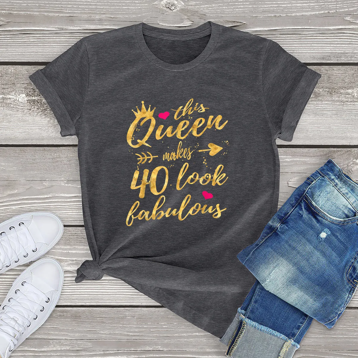 

Best Seller 100% Cotton This Queen Makes 40 Look Fabulous 40th Birthday Women's Novelty T-Shirt Unisex Casual Streetwear Tee