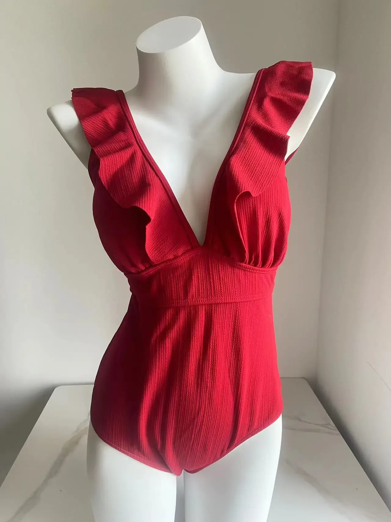 Maiô monokini gola V feminino, maiô peça única, babado maiô, monokini controle barriga, moda praia verão, vintage, 2022