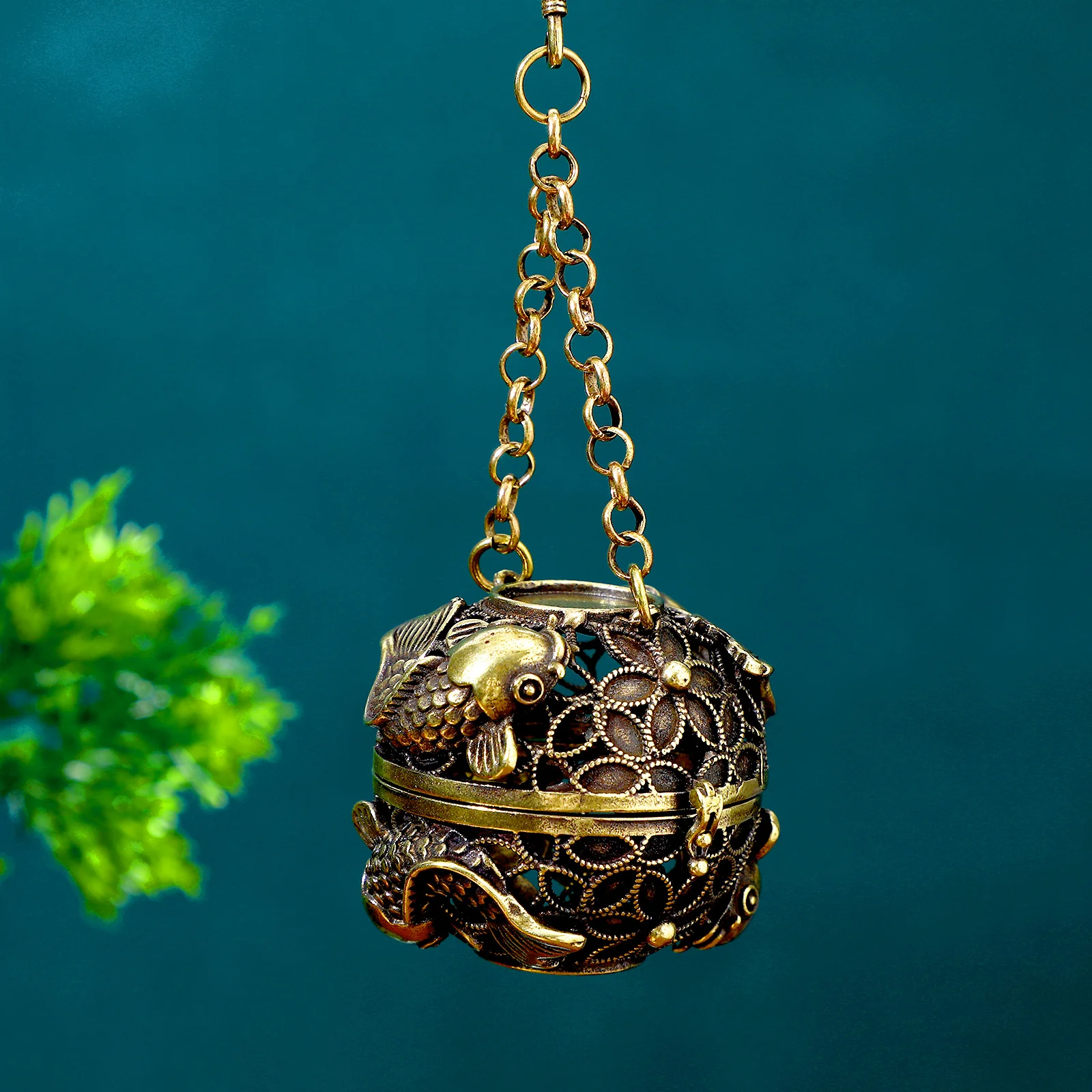 

Hollow Copper Hanging Incense Holder Ball Aromatherapy Pendant Decorative Gift Hanging Incense Holder Aromatherapy Ball