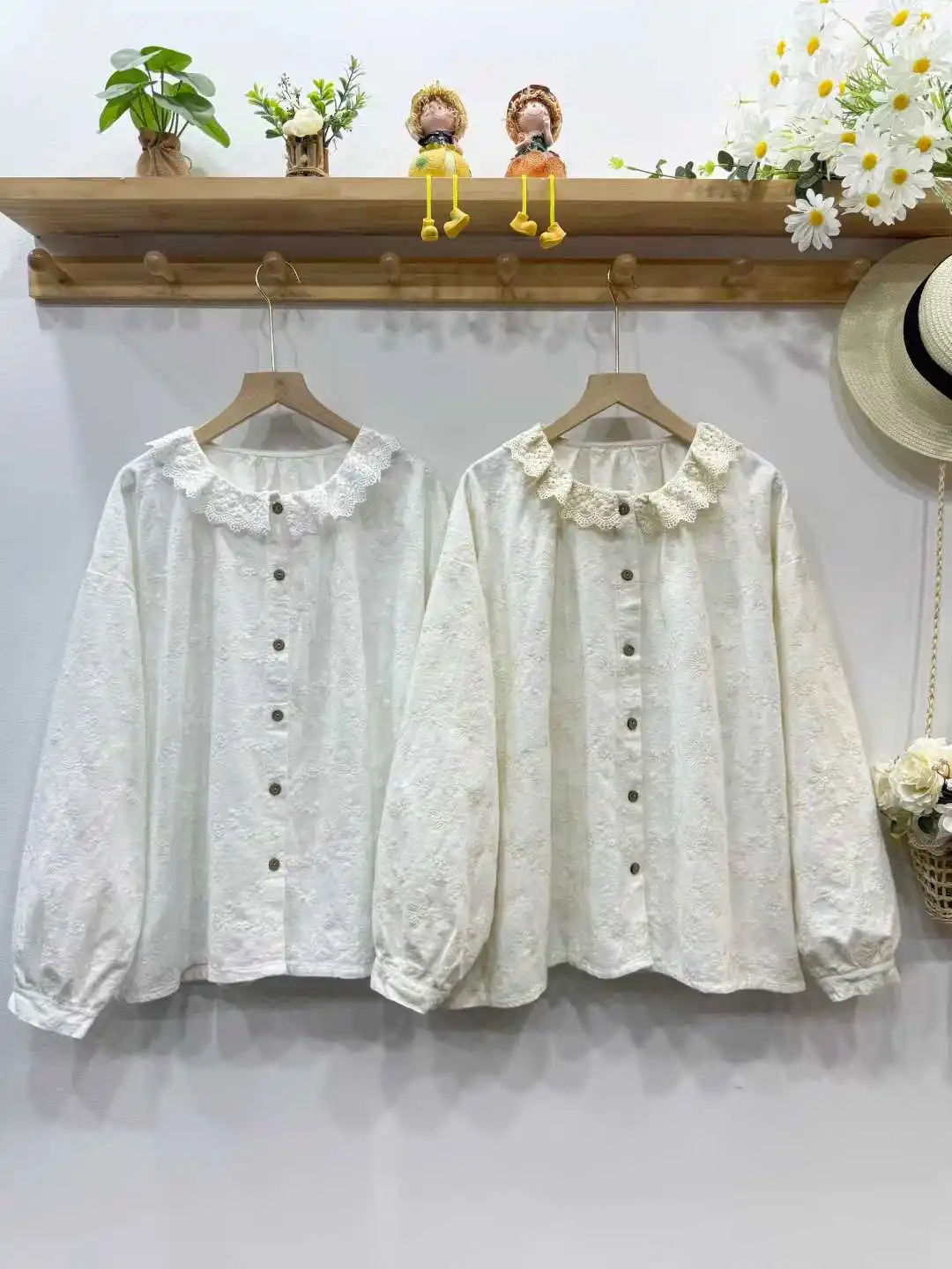 Nowa koszula z długim rękawem z bawełny na wiosnę 2026, damska bluzka z kołnierzykiem Piotrusia Pana, haftowana, w stylu Mori Girl, słodka, w stylu preppy, luźna bluzka T5D652CC