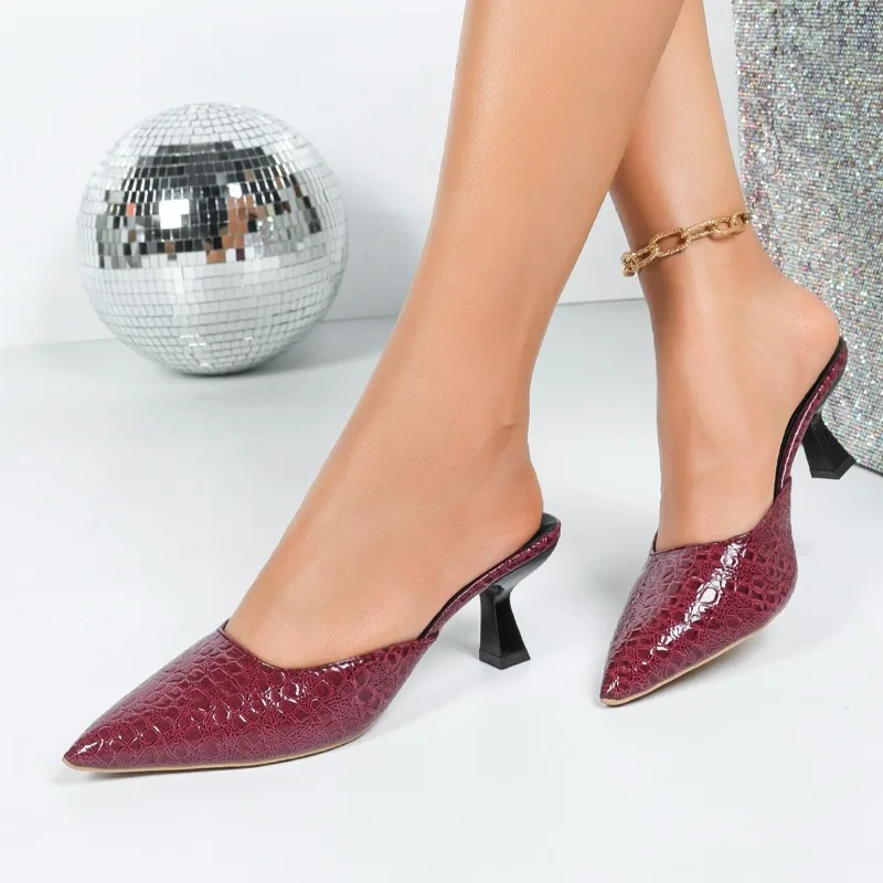 صنادل نسائية صيفية جديدة 2025، متعددة الاستخدامات ومريحة، مقاسات كبيرة متوفرة، كعب عالٍ كاجوال من الجلد اللامع يسمح بمرور الهواء #5