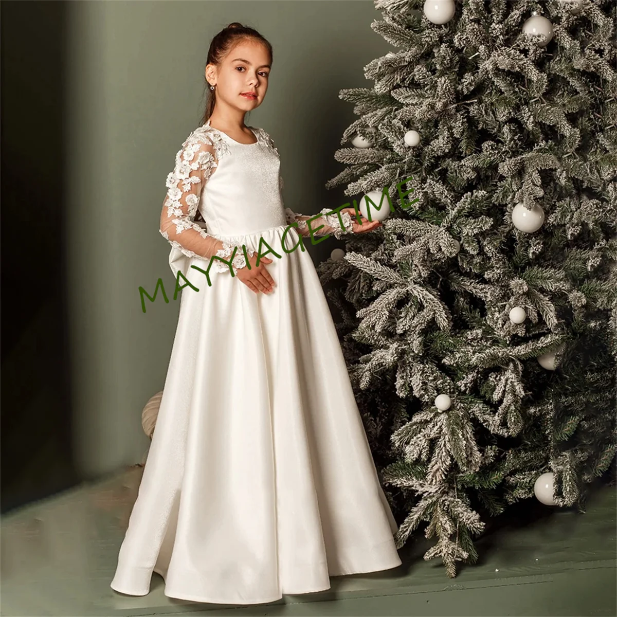 Elegant Princess Satin Long Sleeves Flower Girl Dress 2024 Lace Appliques O-Neck Birthday Party Baptism Kid First Communion Gown