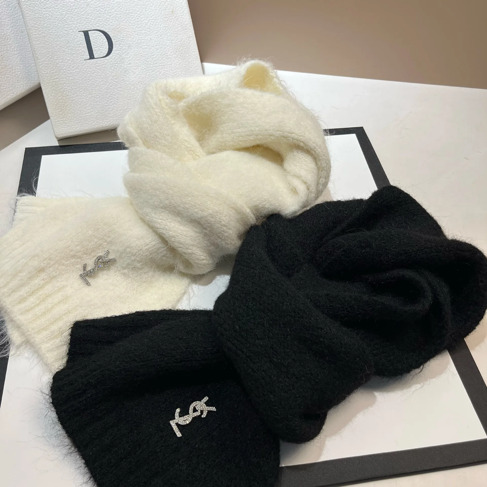 وشاح صوف الألبكة الجديد لعام 2025 للنساء - لفافة شتوية محبوكة ناعمة طويلة جدًا، وشاح مريح لإخفاء الوجه، شال سميك منقوش عصري