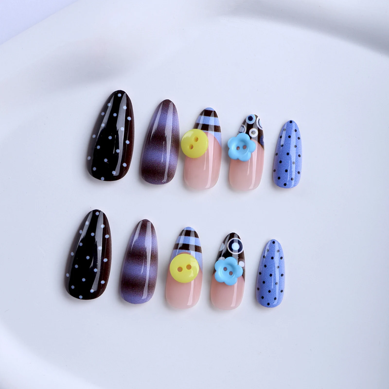 24Pcs False Nails Brown Blue Gradient Fake Nails 3D Flower Button Resin Almond Shape Nail Tips Artificial Press On Nails