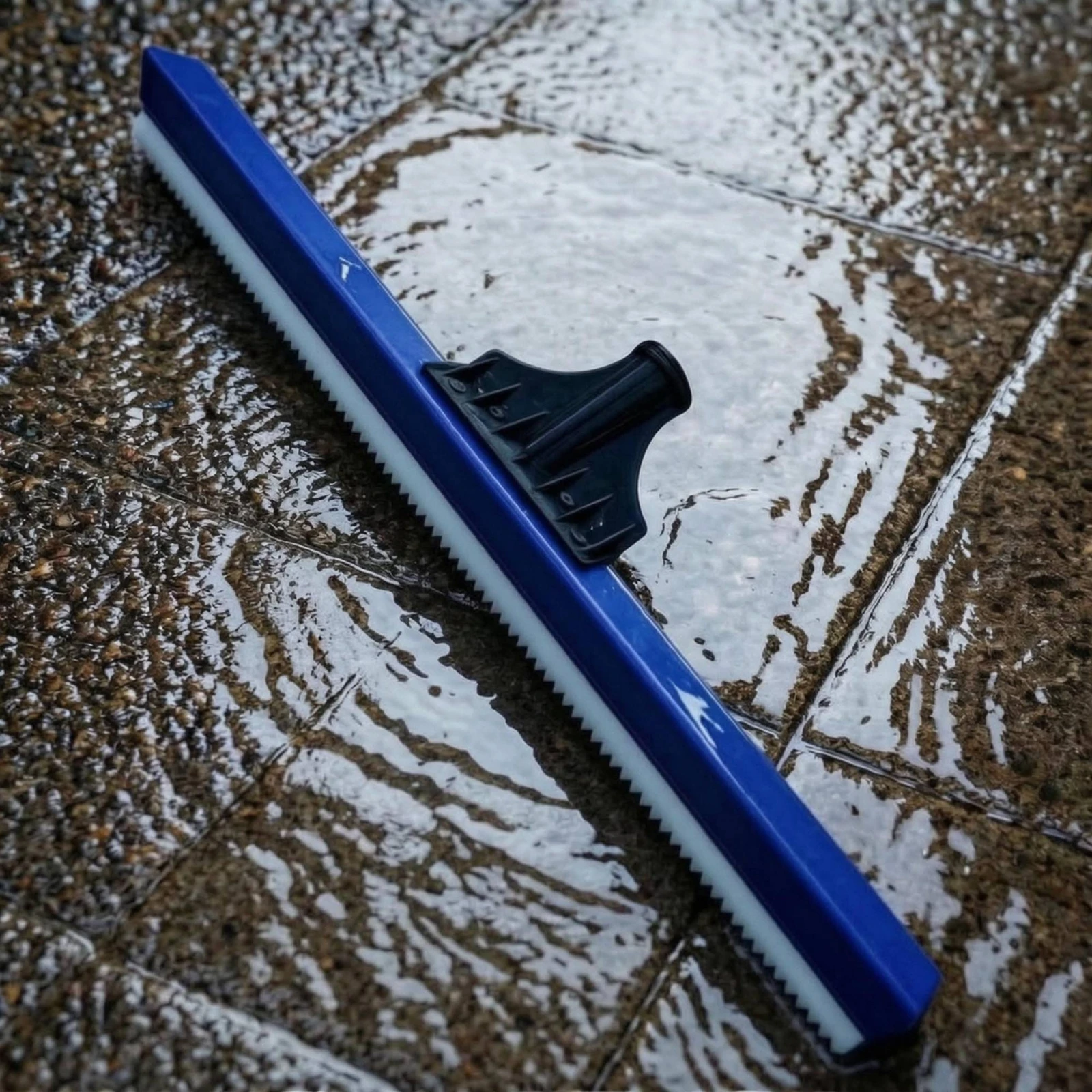 

Self-Leveling Scraper Non-Scratch Rubber Plastic Scraper