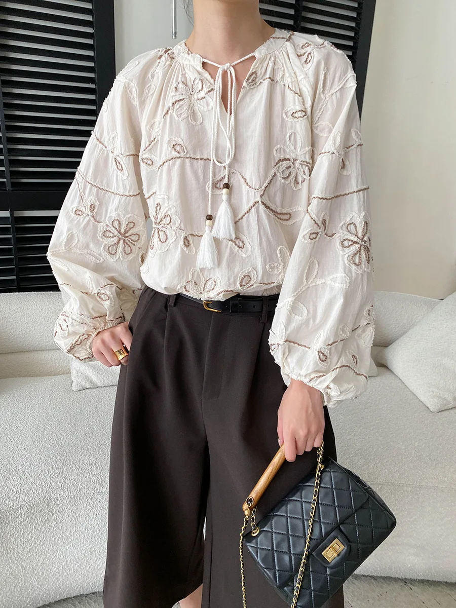 Early autumn new French heavy industry flower embroidery design with a lace up loose long sleeved shirt