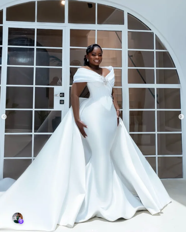 Princess Mermaid African Wedding Dresses with Detachable Train Off Shoulder Ruched Plus Size  Garden Bride Dress Customized