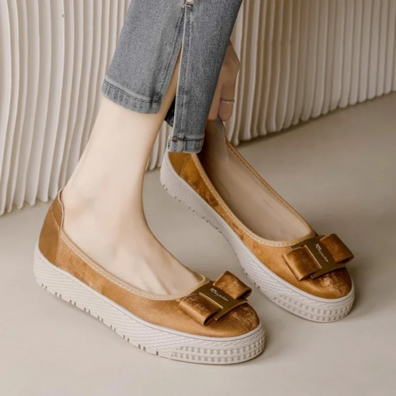 

Женские рыбацкие туфли без шнуровки на плоской подошве с толстой подошвой, универсальные модные универсальные лоферы для отдыха в британском стиле, украшенные металлом