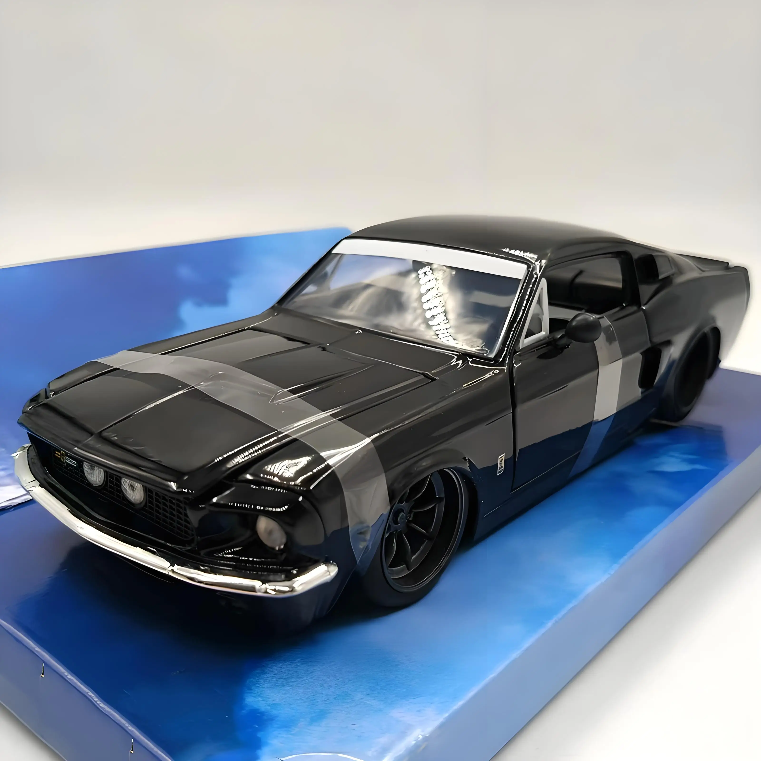 

JADA 1:24 1967 SHELBY GT500 Alloy Car Diecasts & Toy Vehicles Car Model Miniature Scale Model Car For Children