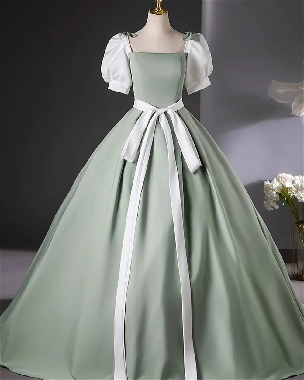 

Customized High Quality Contrast Color Satin Delicate Belt Bow Square Collar Short Sleeves Sweep Train Special Occasion Gowns