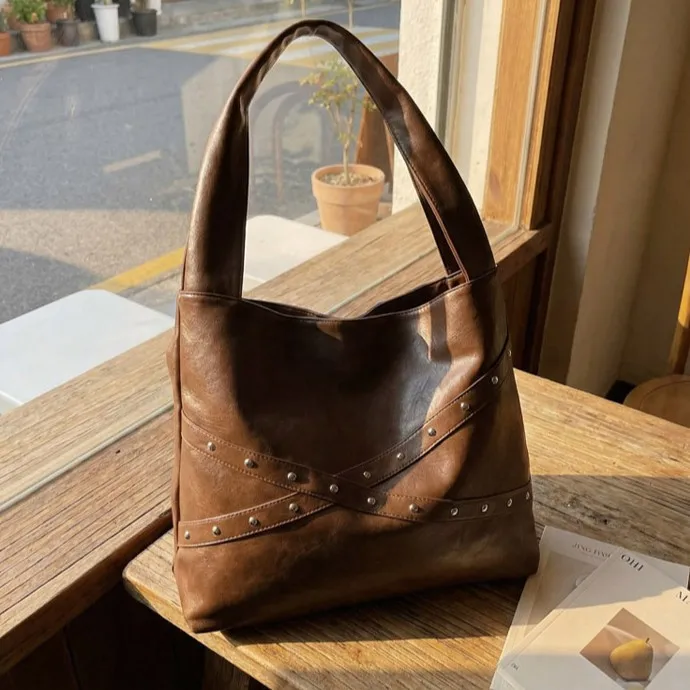 

2025 Winter Vintage Underarm Bag, Spacious Shoulder Purse for Women, Minimalist Commuter Tote, Casual Day to Night Crossbody