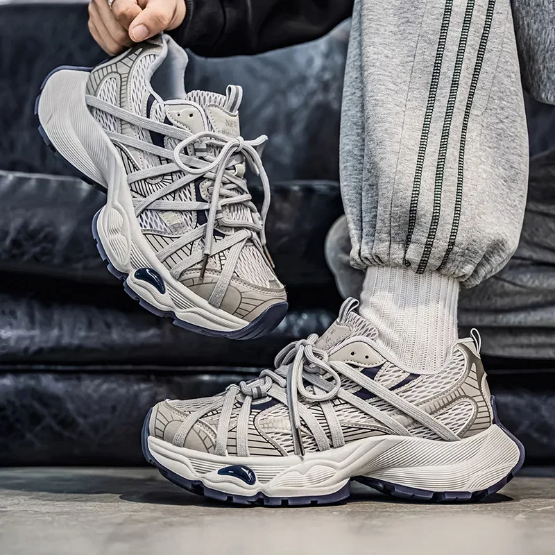 

Men's Thick-soled Height-increasing Sports Shoes with Lace-up in Solid Color Mesh Breathable Anti-slip Outdoor Running Shoes