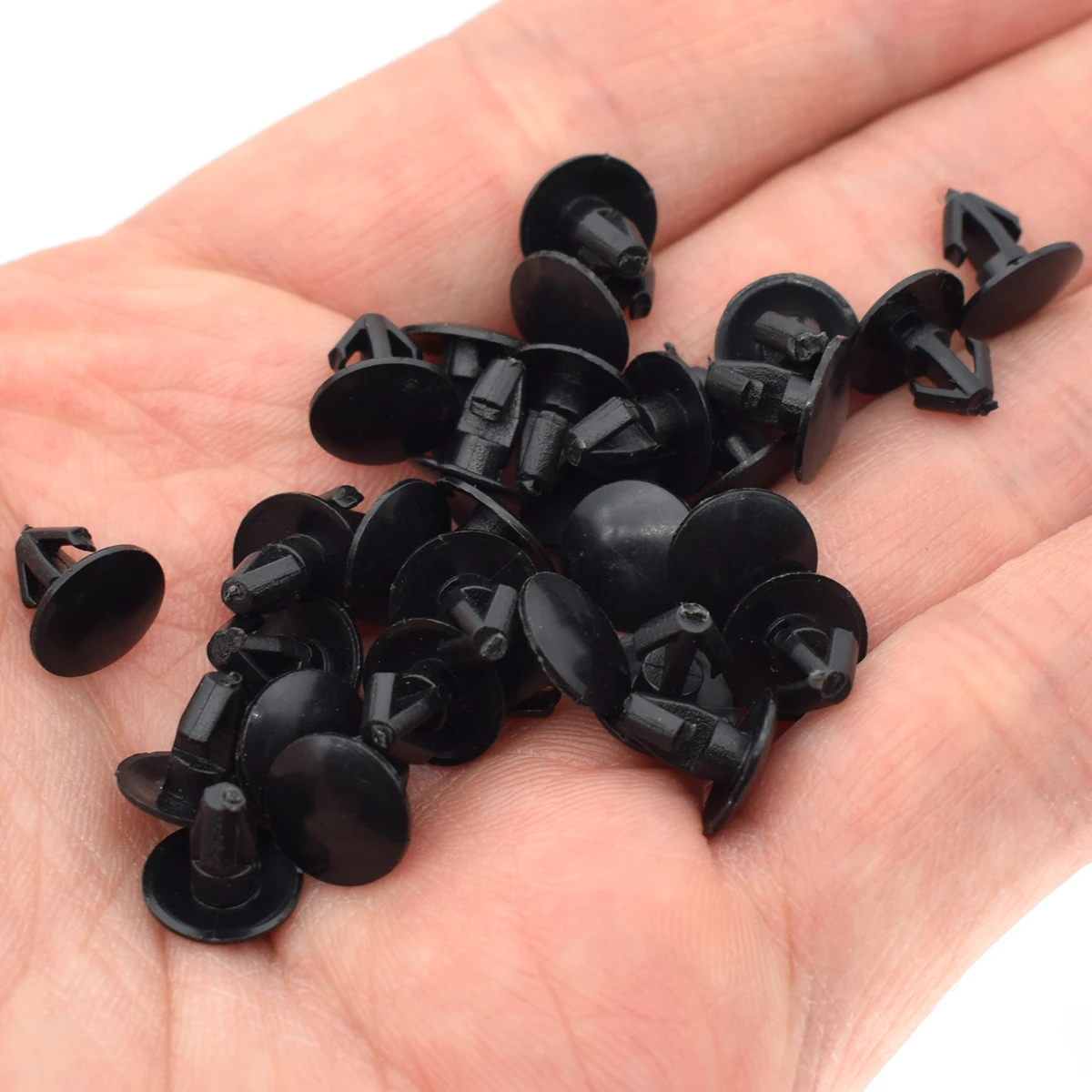 20/40PCS Clips For Nissan Qashqai X-Trail Dualis Rogue Sport Rear Door Rubber Seals Trim Weatherstrip Retainer Fastener Rivet