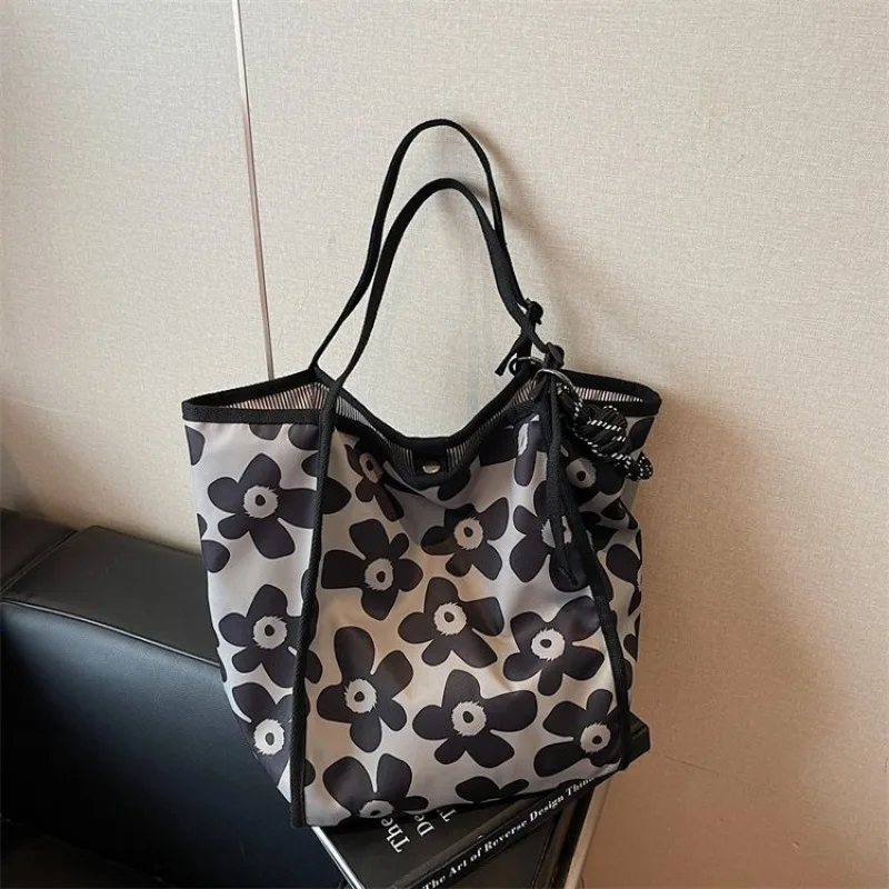

Stylish Practical Underarm Bag Office Commuting Daily Work 2025 New Model Exquisite Sleek Sophisticated Elegant Fashionable