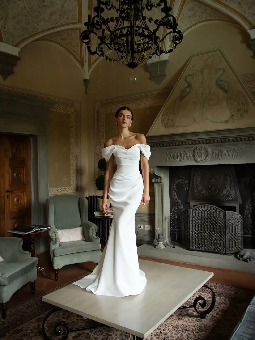 Sleeveless Off-the-Shoulder Modern Bridal Prom Dresses Fitted Silhouette Evening Dresses with Draped Neckline Party Gowns