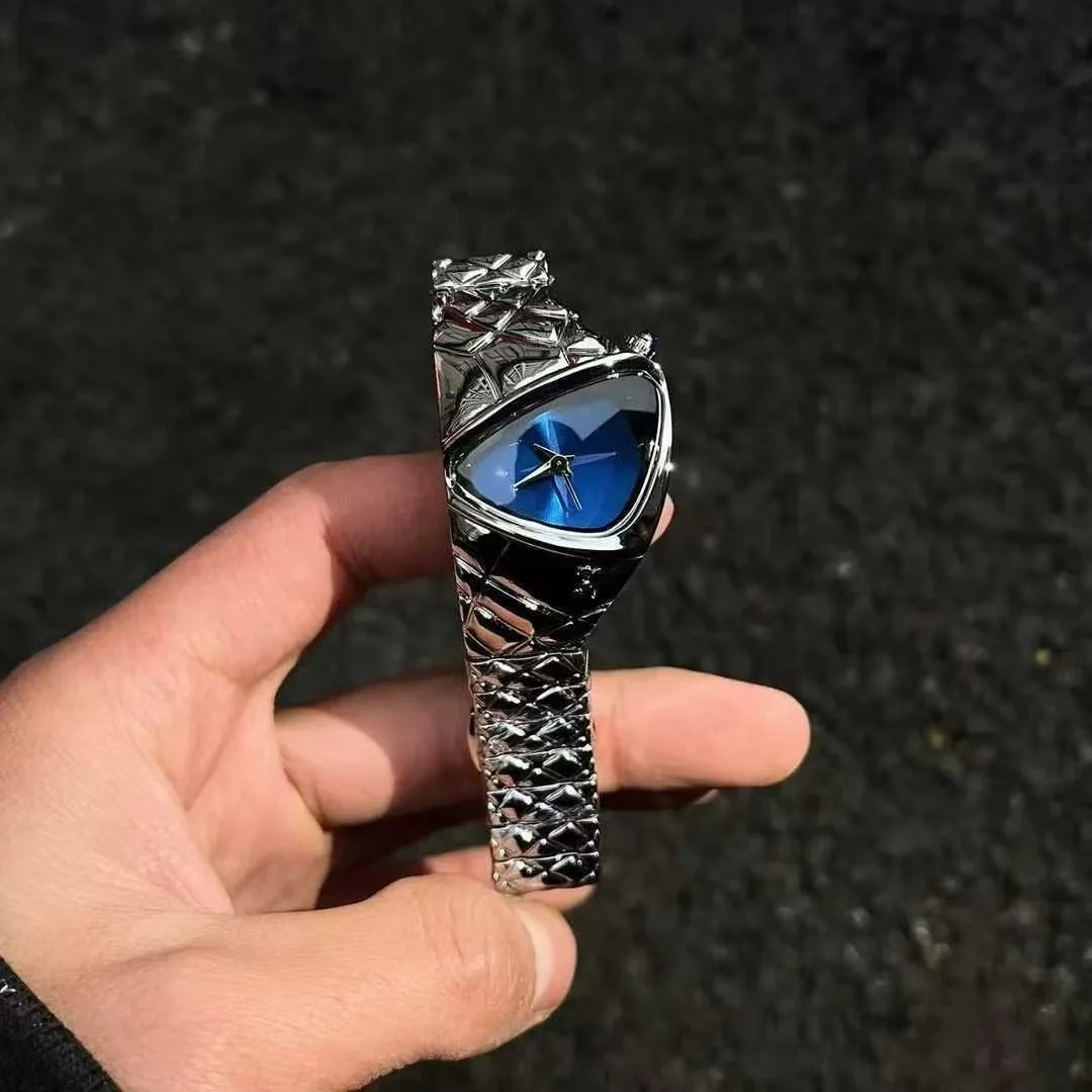 European American Retro Longan Shape Fashion Twisted Quartz Watch Mens Creative Alien Classic Unique Style Men Watch Mens Clock