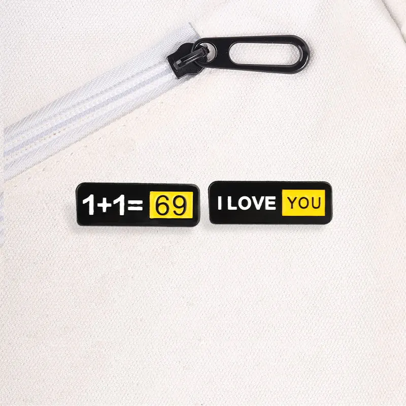 English Number Brooches 1+1 Battery-shaped Metal Badges Wholesale Small Gifts Lapel Pins for Backpacks Brooch Backpack Pin Cap
