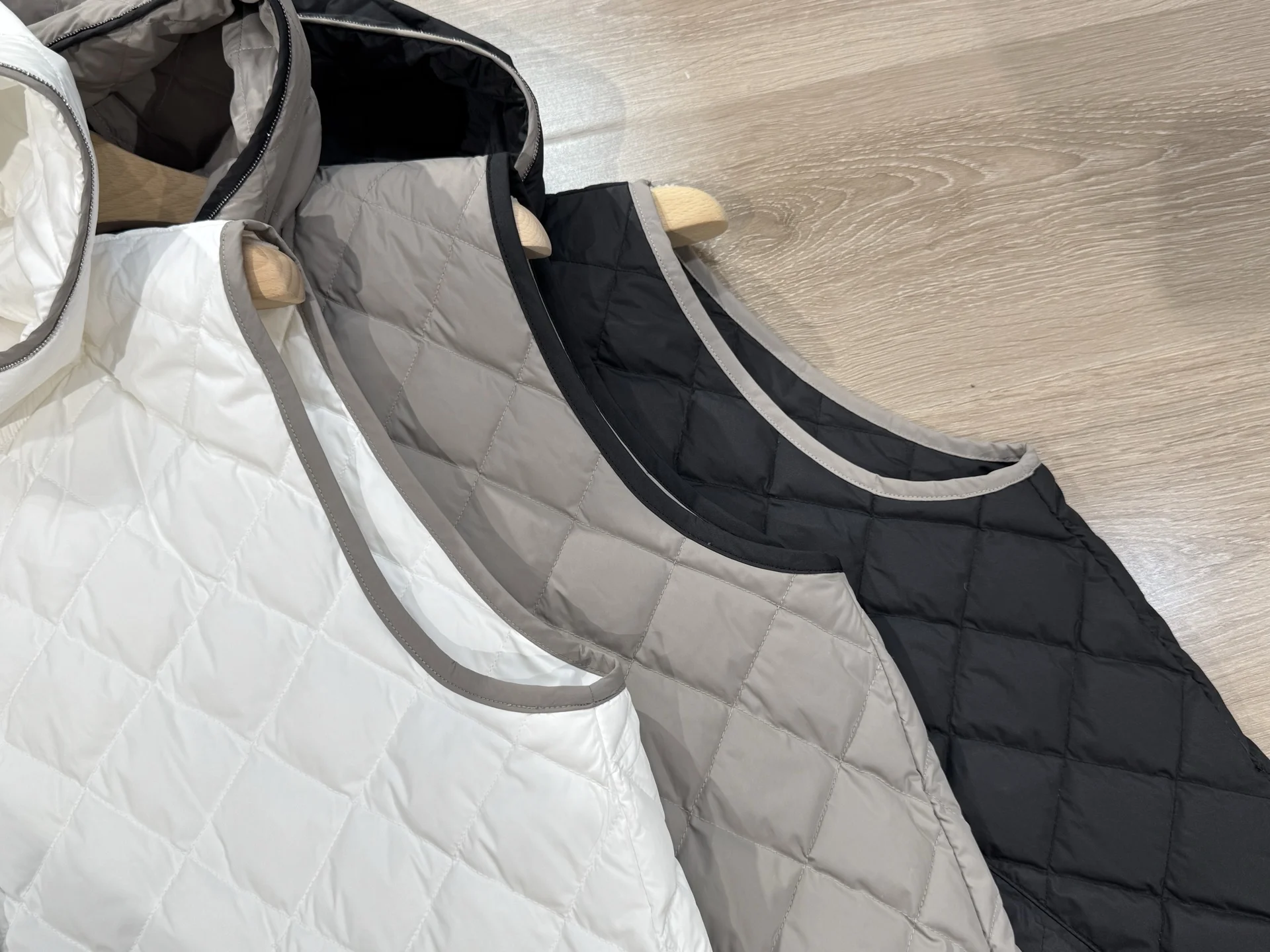 

Early Autumn New Thin Goose Down Sleeveless Hooded High-Quality Vest Lightweight Warm Casual Women