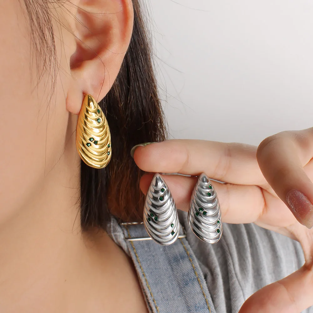 DIY accessories European and American cross-border niche retro personality 18K gold earrings stainless steel elegant light luxur