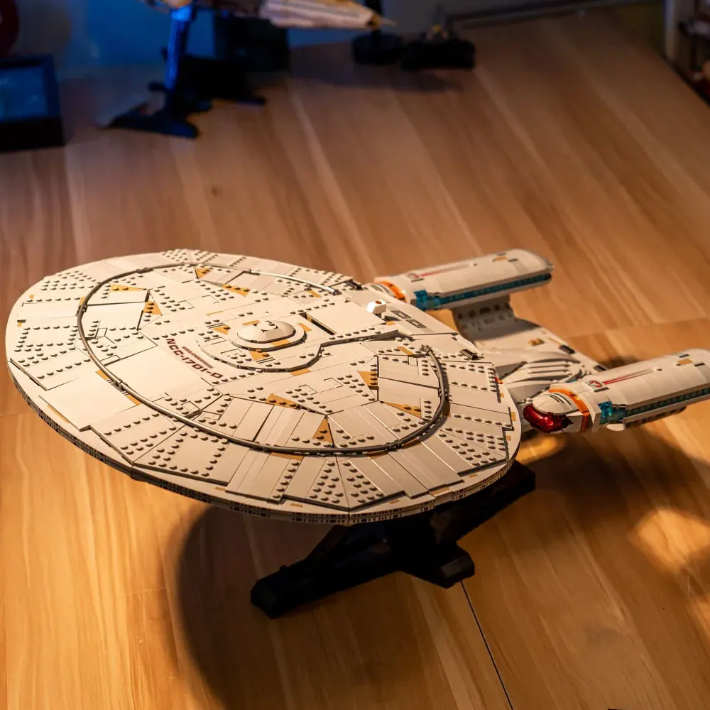 Blocs de construction de vaisseaux spatiaux Star Trek USS Enterprise NCC-1701-D, 3600 pièces, avec 9 figurines, briques à assembler, jouet cadeau pour adultes et garçons fans