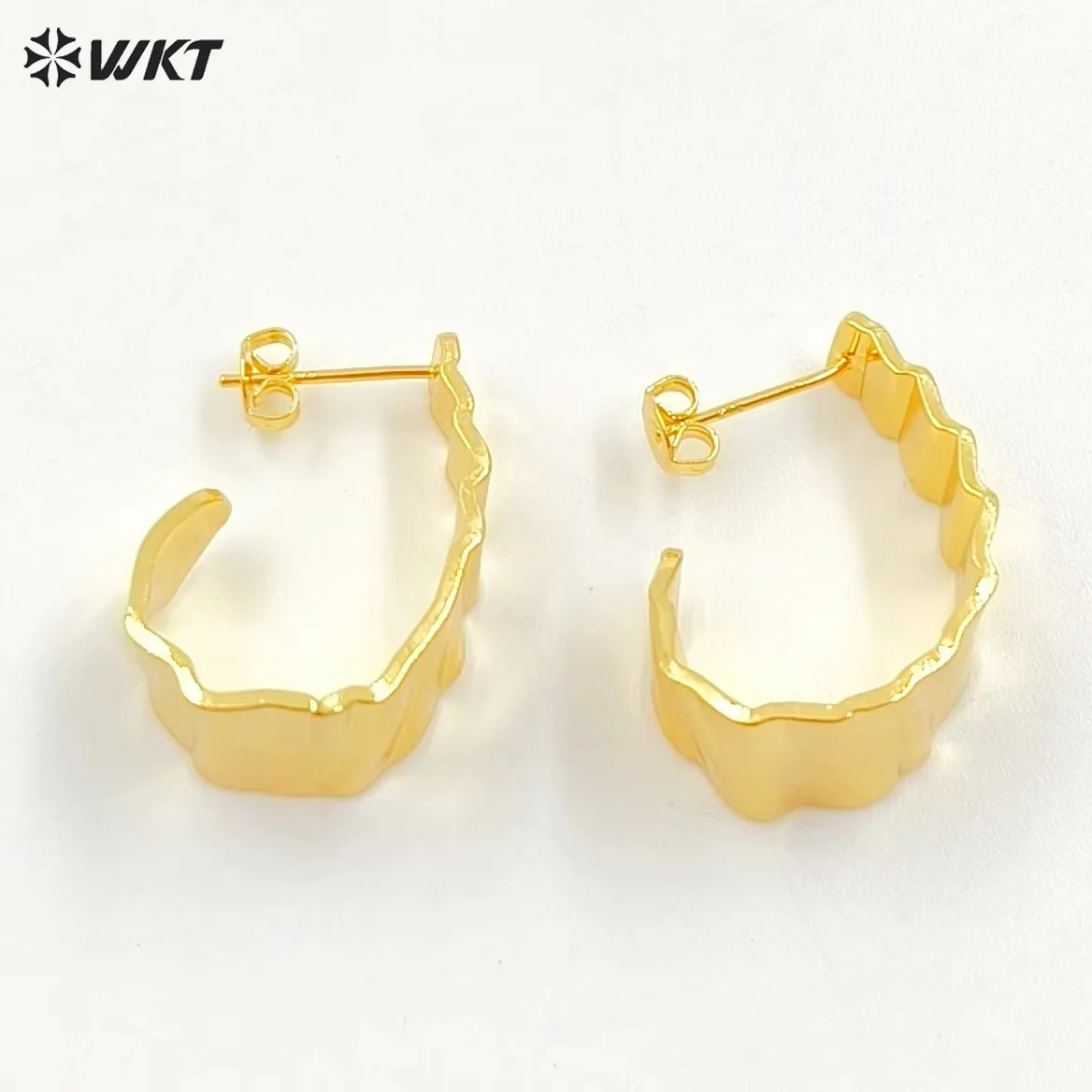 WT-JFE115 18K Real Gold Plated Yellow Brass Crescent Horn Shape Women Metal Uneven Hammer Earrings 10Pairs