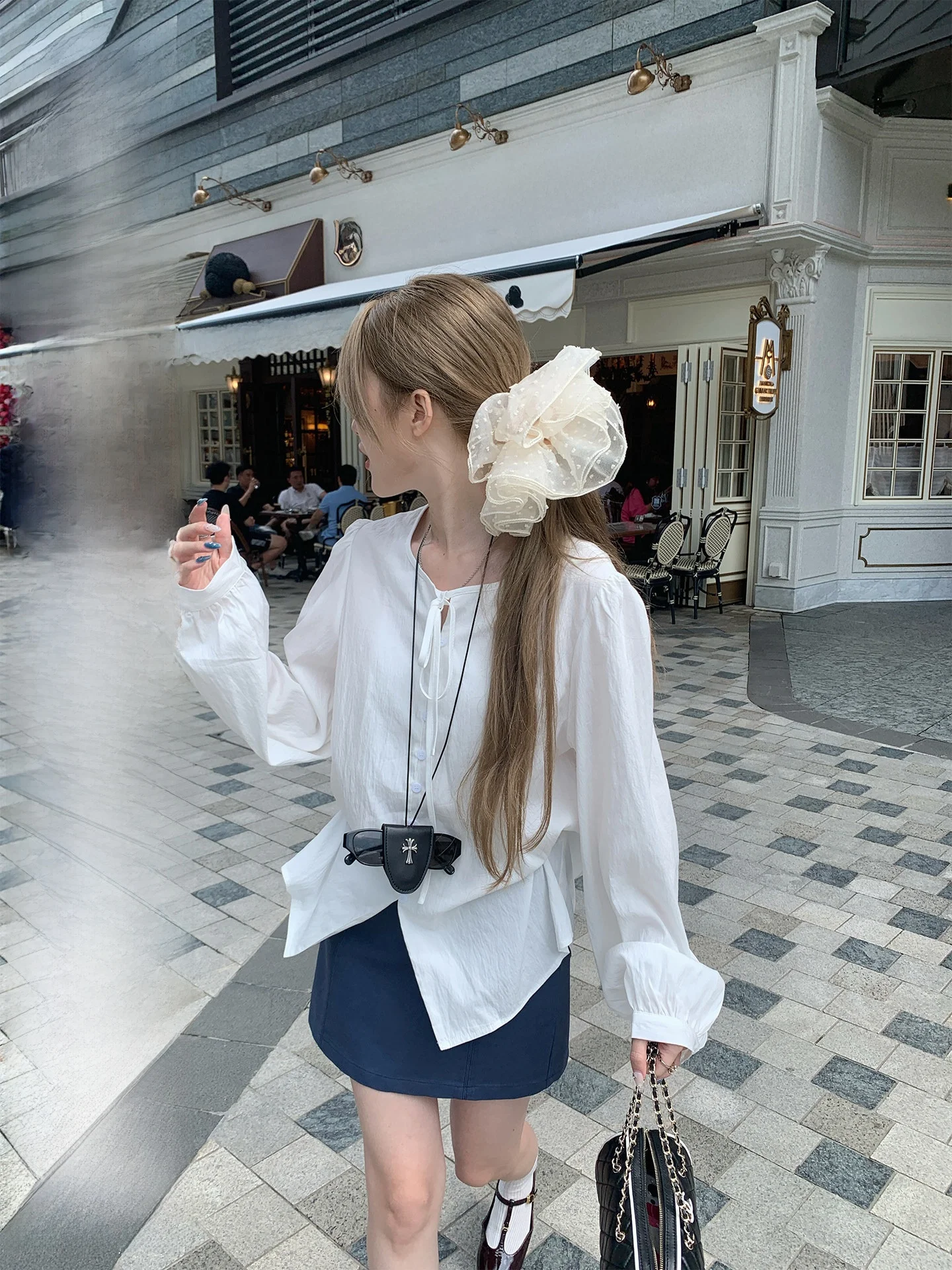 

Белая женская рубашка с длинным рукавом, новинка 2025 года, ранняя осень, с защитой от солнца, стильный дизайн, для повседневной носки, с круглым вырезом.