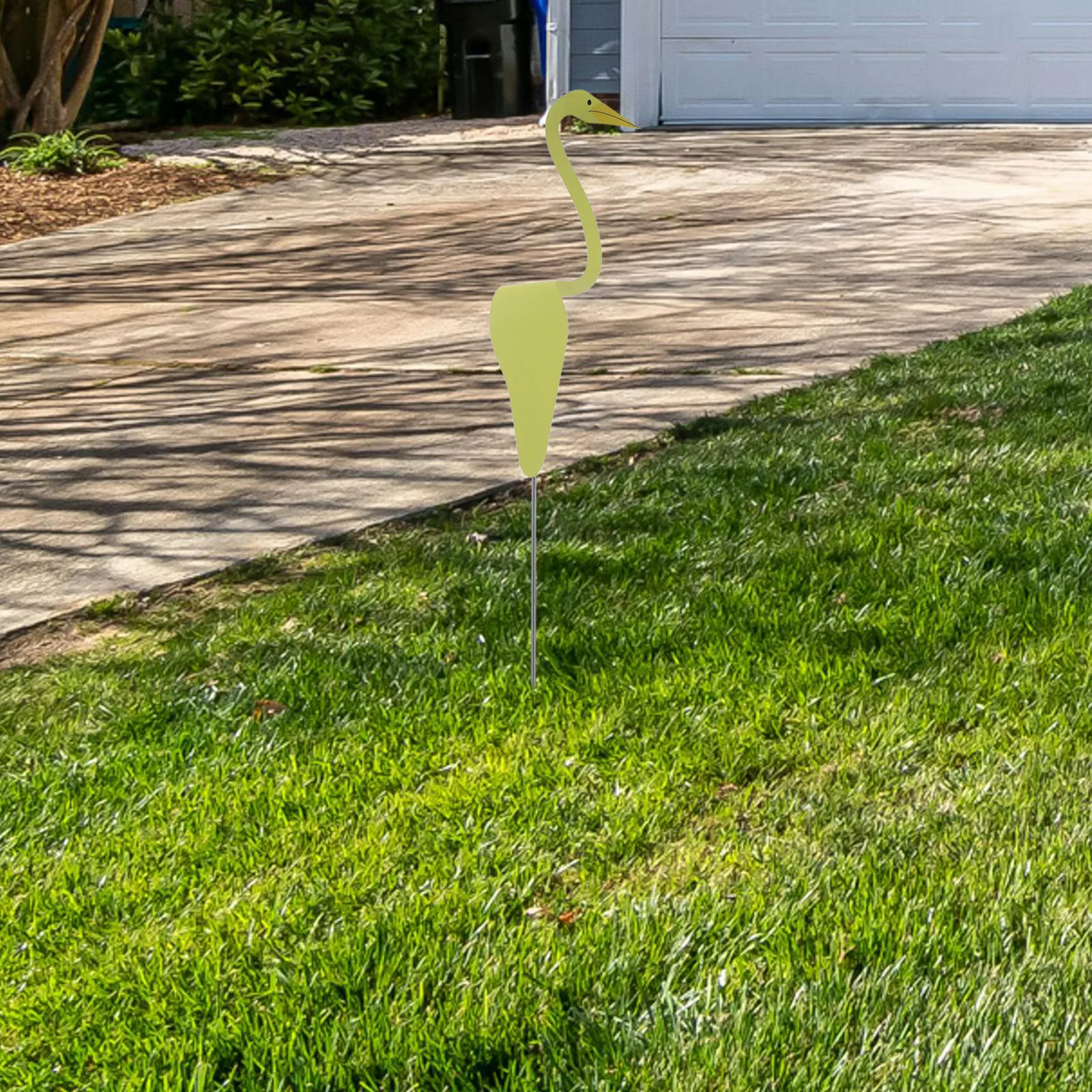 

Metal Flamingo Garden Stake Decorative Outdoor Lawn Ornament Sturdy Weather Resistant Flamingo Statue Yard Flamingos Metal