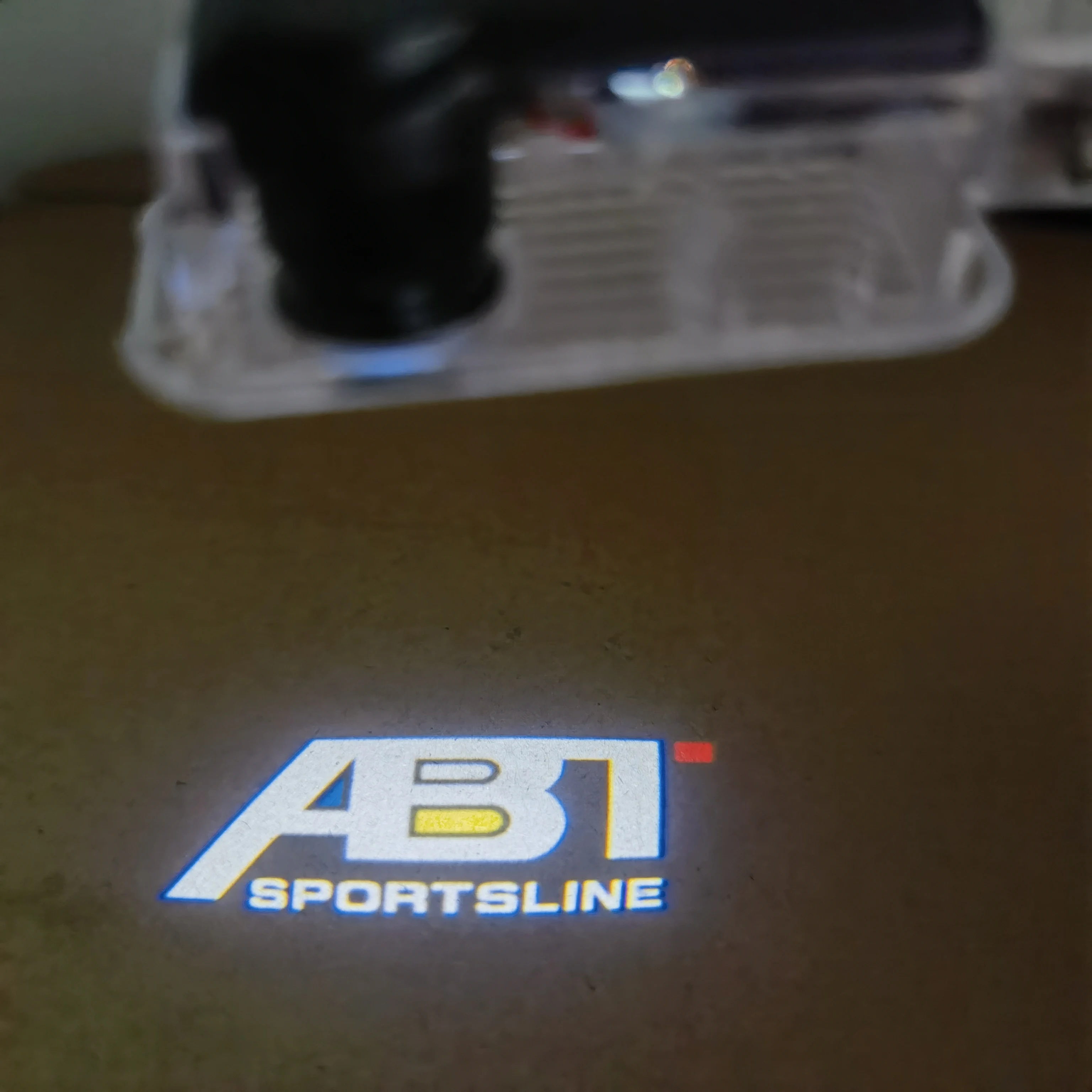 ABT SPORTSLINE الظل لأودي ضوء الباب 2 قطعة VW ضوء لافت للانتباه ABT ترحيب ضوء لشركة فولكس فاجن أودي RS5 RS3 SQ5 A4 A5 A6 A3 S4 Q5 Q7