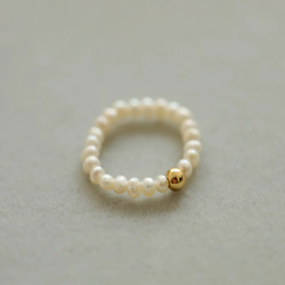 

Gentle Girlfriend Gifts Russia Style Niche Freshwater Pearl Millet Bead Strand Elastic Ring Small White and Cute Ring for Women