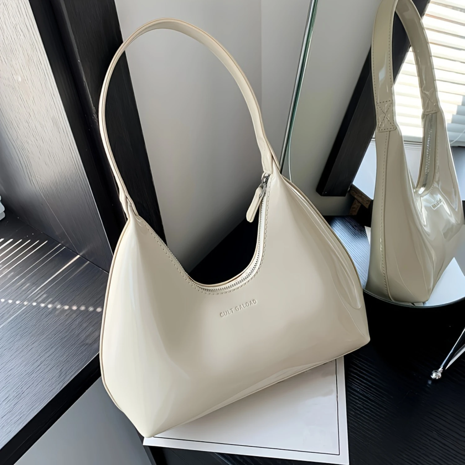 시크한 광택 PU 가죽 숄더백 - 모든 상황에 맞는 다재다능하고 내구성이 뛰어난 패션 토트백