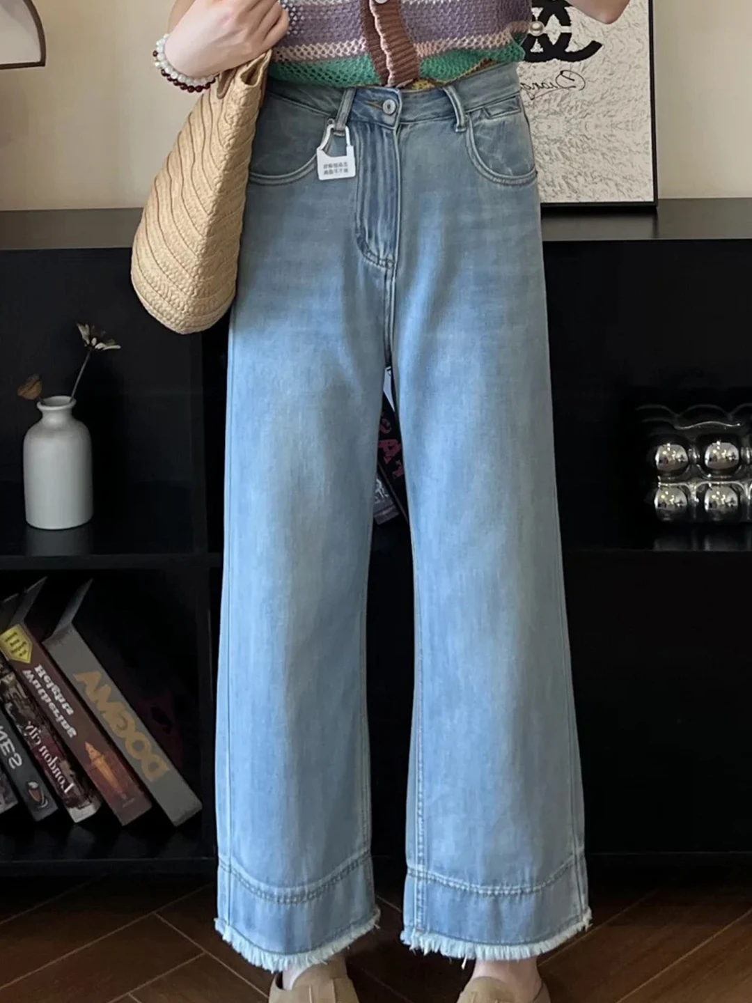 Lässige High-Waist-Jeans mit weitem Bein für Damen, hellblaue, gerade geschnittene Hose mit schlankmachendem Effekt, neun Punkte lang, mit ausgefranstem Saum, Sommer-Stil