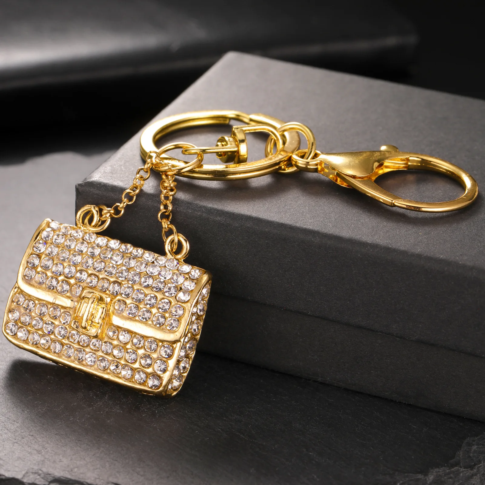 

Fashionable, simple and individual diamond-encrusted small bag pendant, light luxury alloy keychain