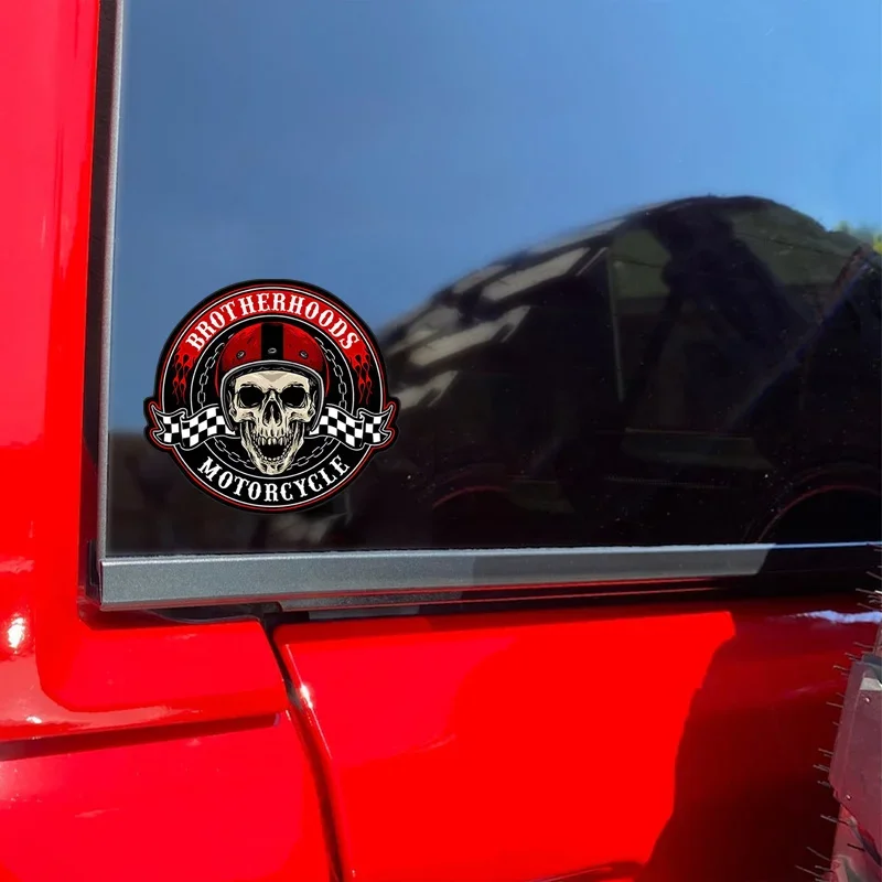 1PC 目を引く兄弟団オートバイビニールデカール - バイクのカスタマイズ/装飾/ラップトップ/電話/ウォーターボトル用の友情の雰囲気