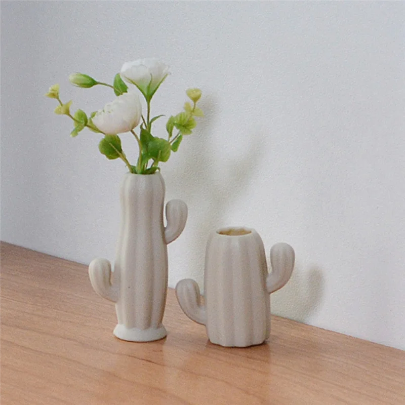 2PCS 1/6 Scale Dollhouse Miniature Simulation Mini Cactus Vase House Decoration for Barbies BJD Doll Accessories,A