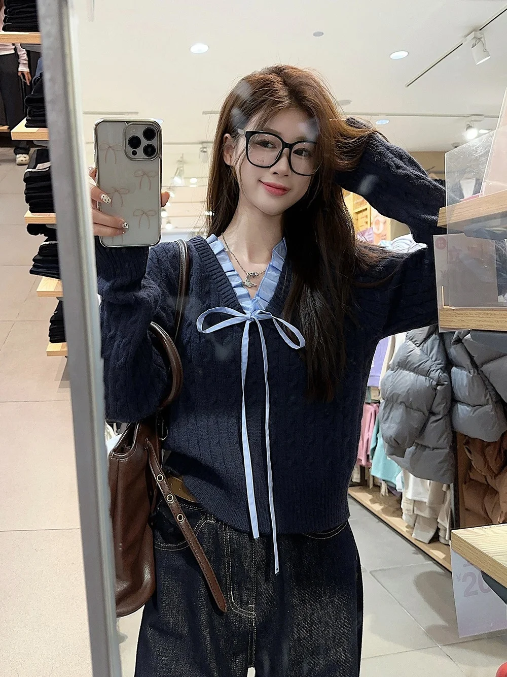 Damski sweter z dzianiny, koreański styl, długi rękaw, zimowy, niebieski, delikatny krój, dopasowany, casualowy, z ozdobnym węzłem.