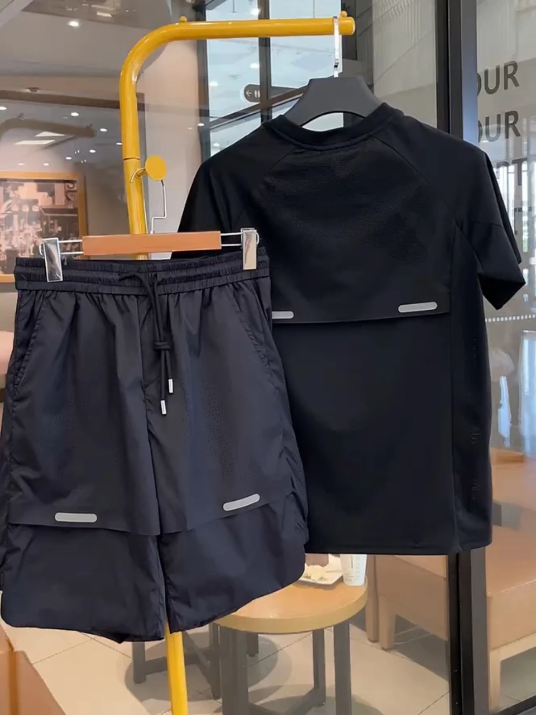

Summer Lightweight Breathable Ice Silk Quick Dry Short Sleeve Shorts Set Men's Luxury Fashion Sports Casual Two-Piece Suit