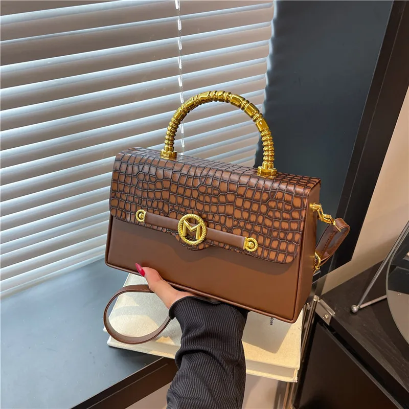 

Модная маленькая квадратная сумка через плечо, новинка 2023 года для женщин, легкая винтажная сумка через плечо, повседневная универсальная сумка для ежедневного использования